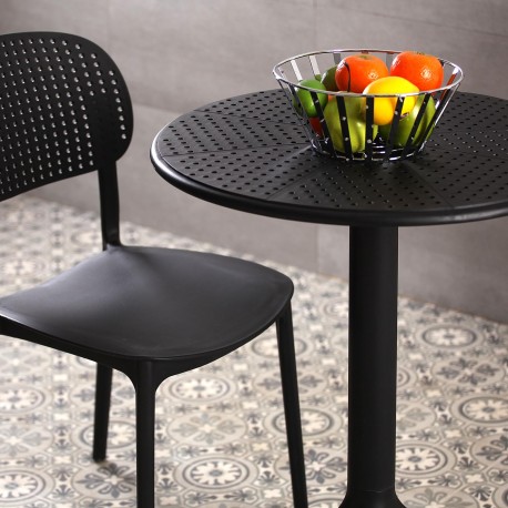 SILLA DE COMEDOR NEGRA APILABLE